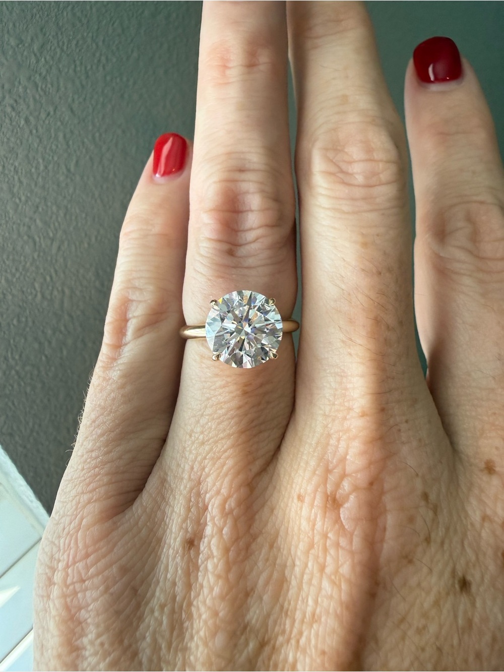 New Engagement ring solitaire diamond